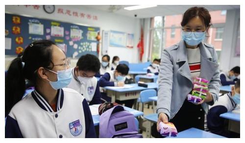 山东青岛：初中毕业年级开学复课