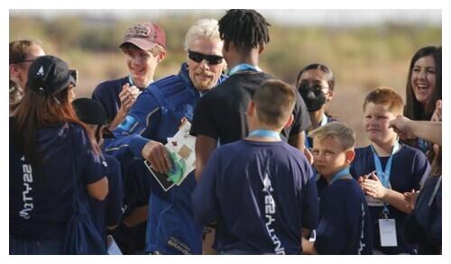 维珍银河完成首次满员太空试飞 英国富豪布兰森“上天”休闲区蓝鸢梦想 - Www.slyday.coM