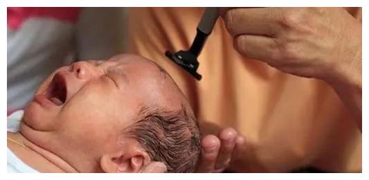 注意这六点,宝宝剃头不害怕不受伤