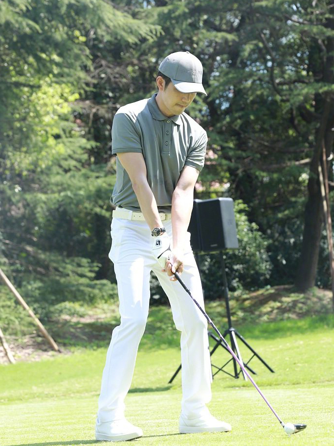 钟汉良同框吴奇隆搭配休闲造型谁的状态更好