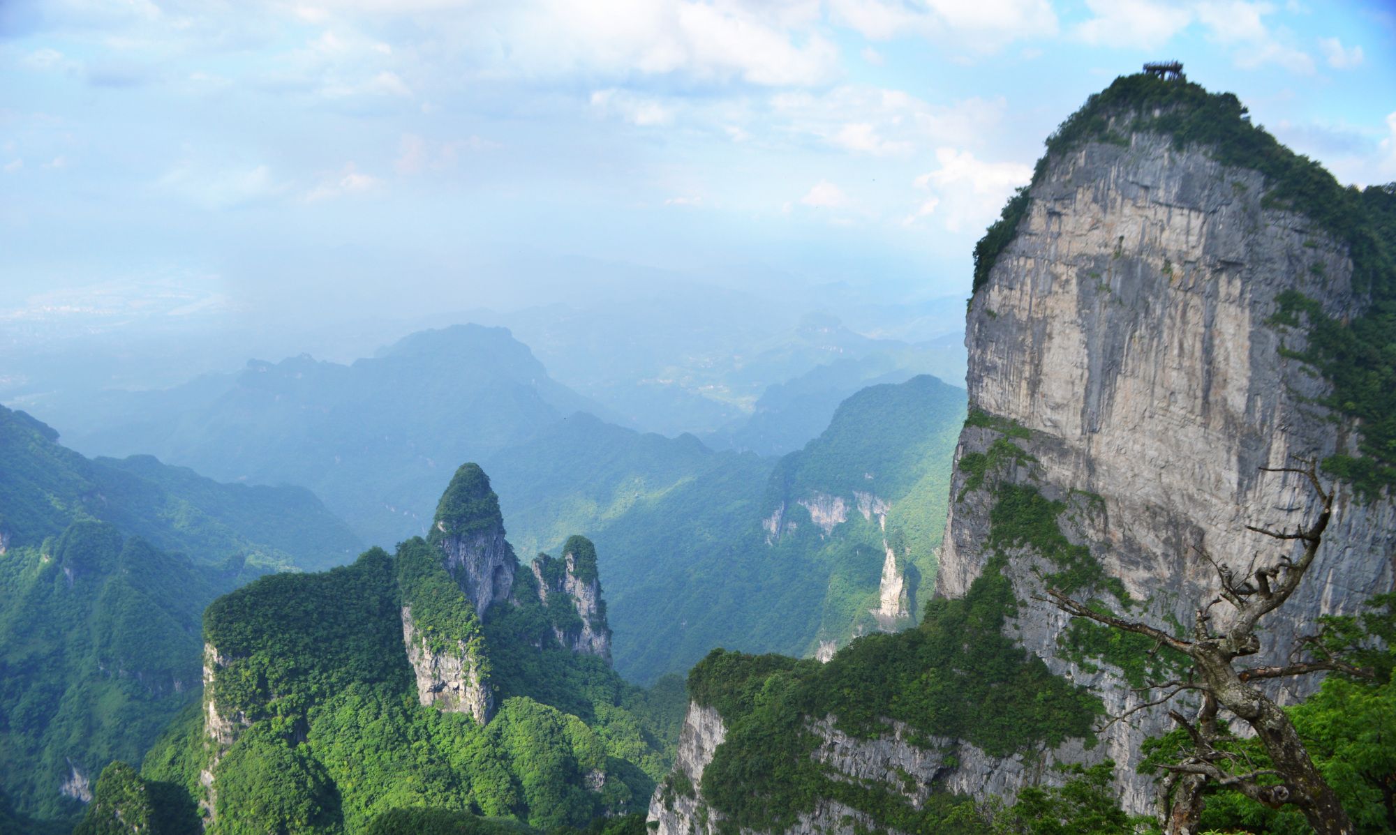 天门山—得天独厚大自然的鬼斧神工,极限运动爱好者的喜爱之地