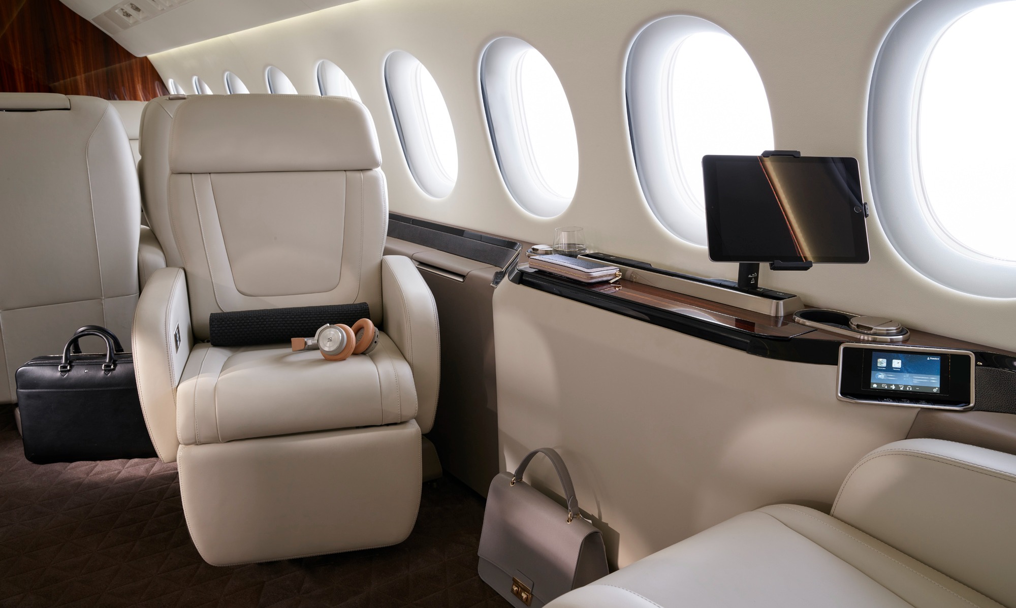 达索航空猎鹰8x公务机内饰,你更喜欢哪个区域