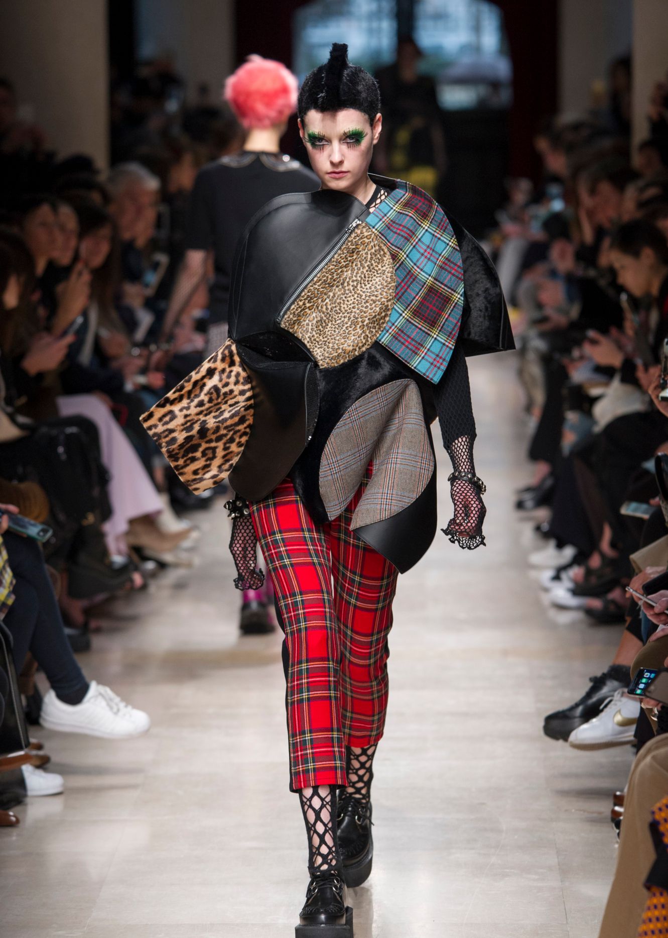 营造出精致优雅的摩登氛围,轻松搞定时髦风,温柔又迷人