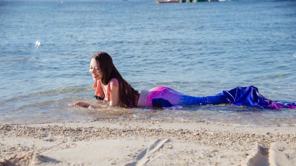 吉娜美人鱼泳装造型写真图片