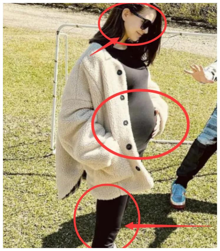 昆凌不知怀孕打肚子戏打算亲子上还好任达华够绅士保住了老二