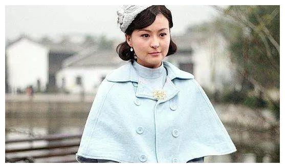不久之后就获得了一个机会,出演了都市偶像剧《花季雨季》并获得了