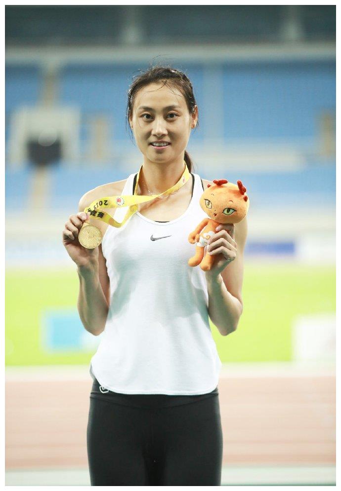 中国1米85田径女神晒长发靓照 和飞人苏炳添同年出生