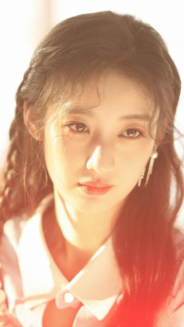 女演员戚砚笛,肤白貌美,楚楚动人!__财经头条