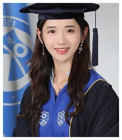 喜欢醉酒的可爱正妹 古灵精怪的韩国游戏女主播__财经头条