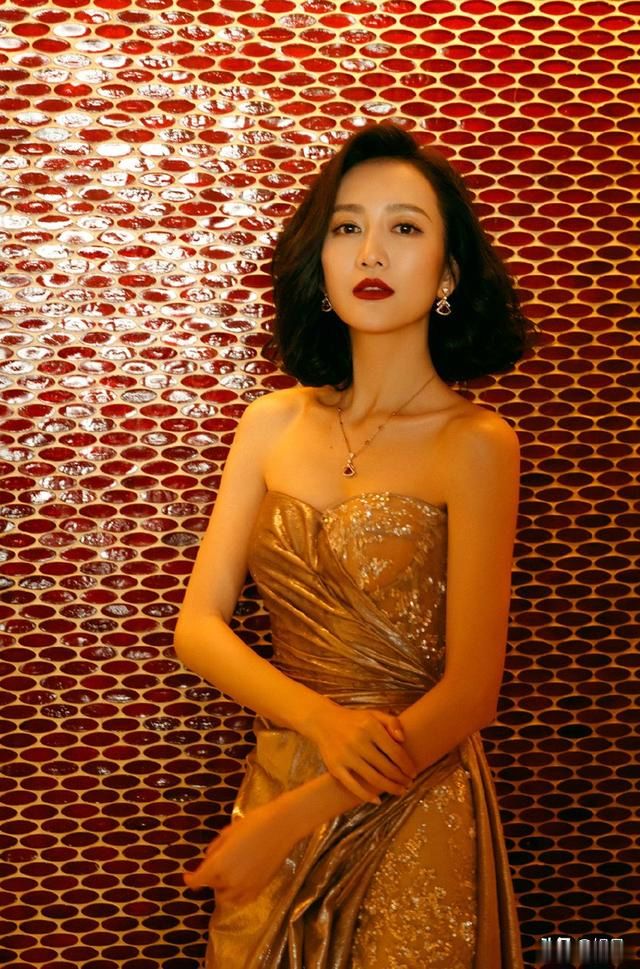 娱乐圈5位女星的复古港风造型,谁撩动了你的心弦?