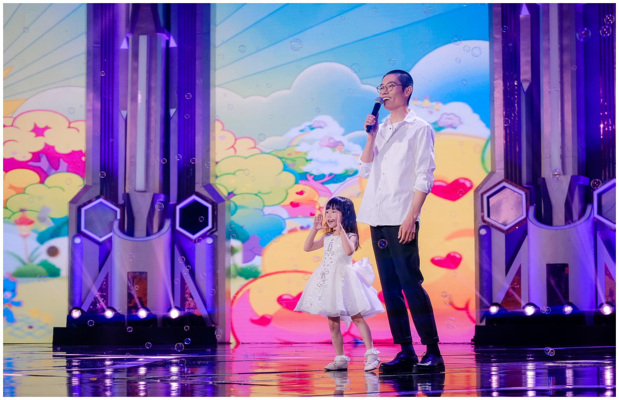 李行亮首次带女儿登央视《开门大吉》 六一儿童节暖心献唱