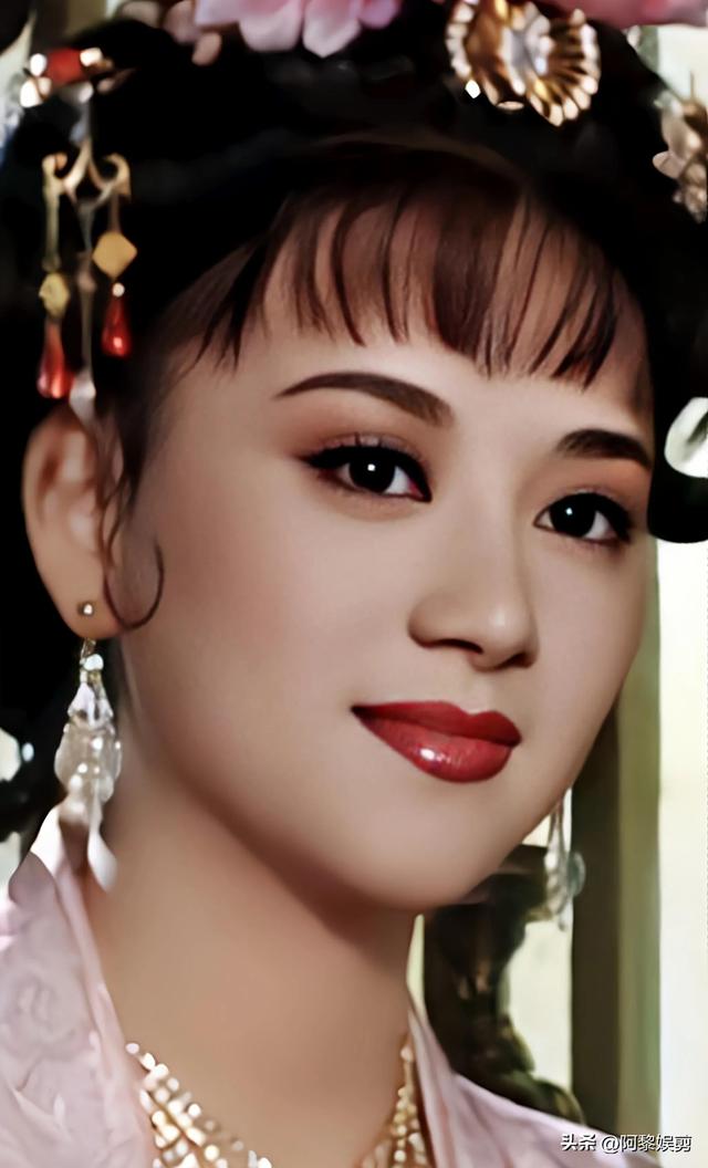 苗乙乙宛转蛾眉