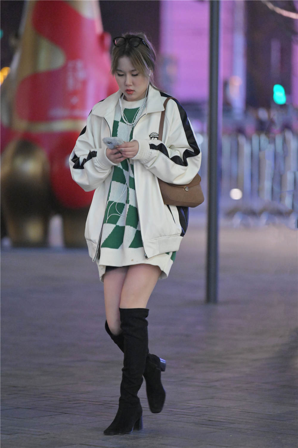 冬季穿着长靴的姑娘很多怎么搭配会更好看有什么好的搭配想法