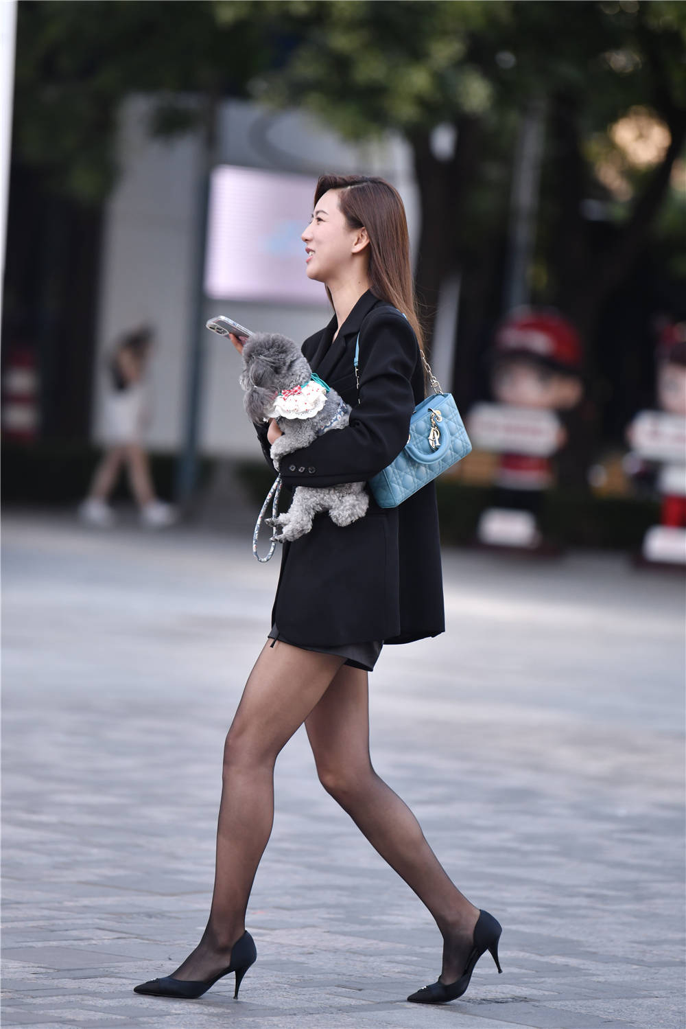 黑色丝袜搭配高跟鞋夏季穿着依旧经典爱美的你尝试一下吧