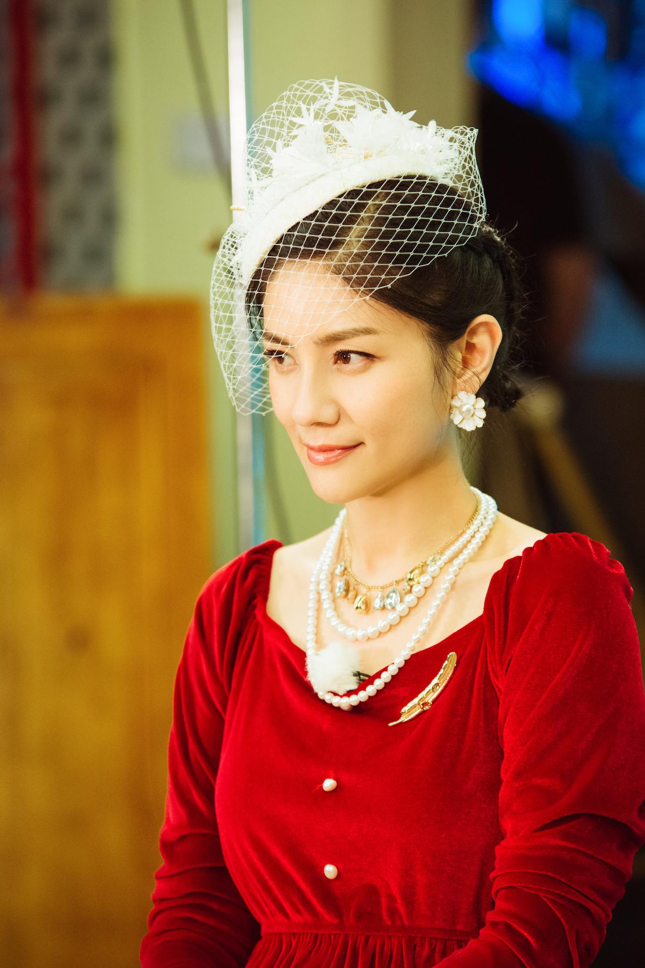 胡可吉娜复古造型曝光,宫廷名媛帽优雅吸睛|吉娜|民国|复古_新浪新闻