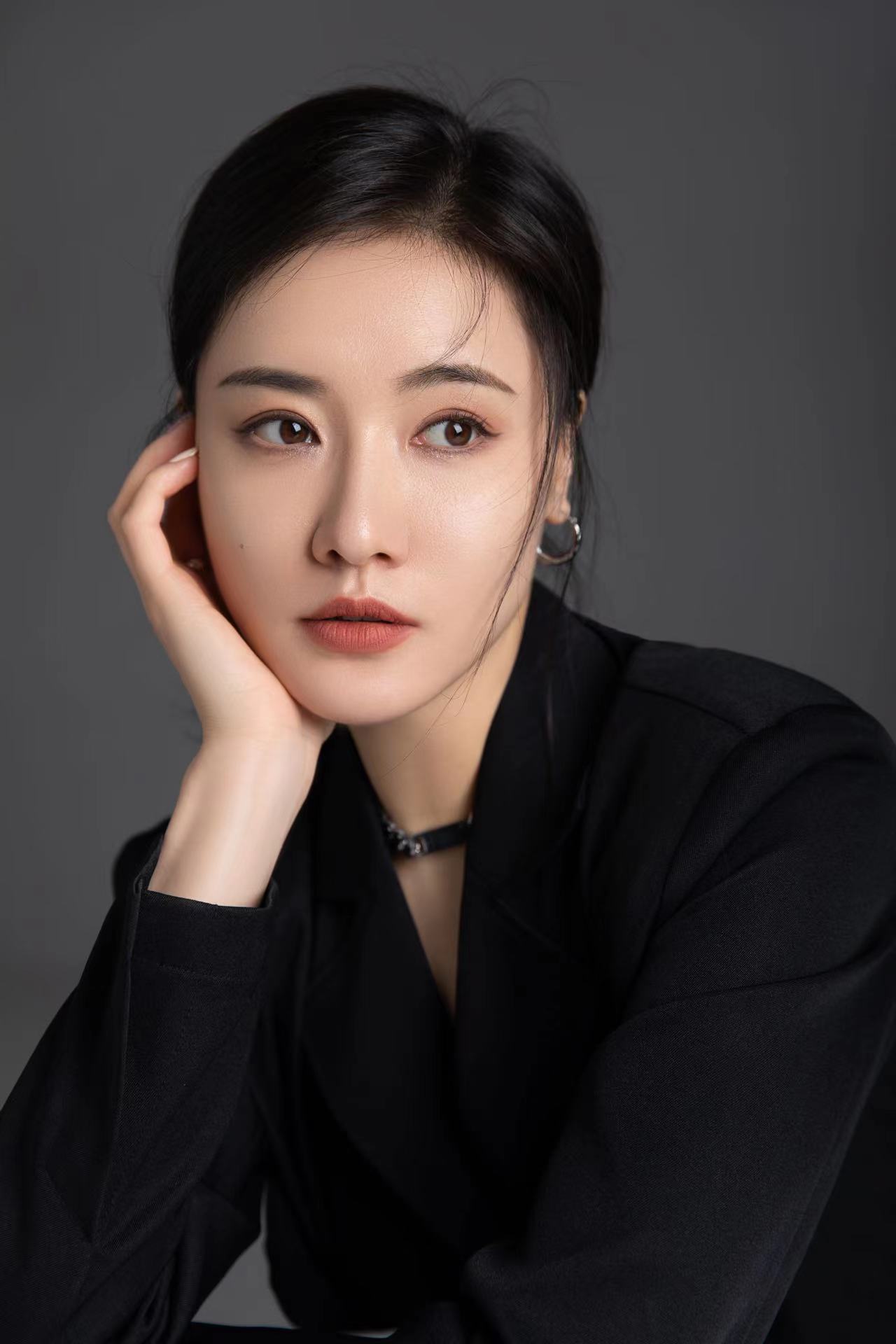 演技精湛人世间邢宇菲饰朗玉区长上线