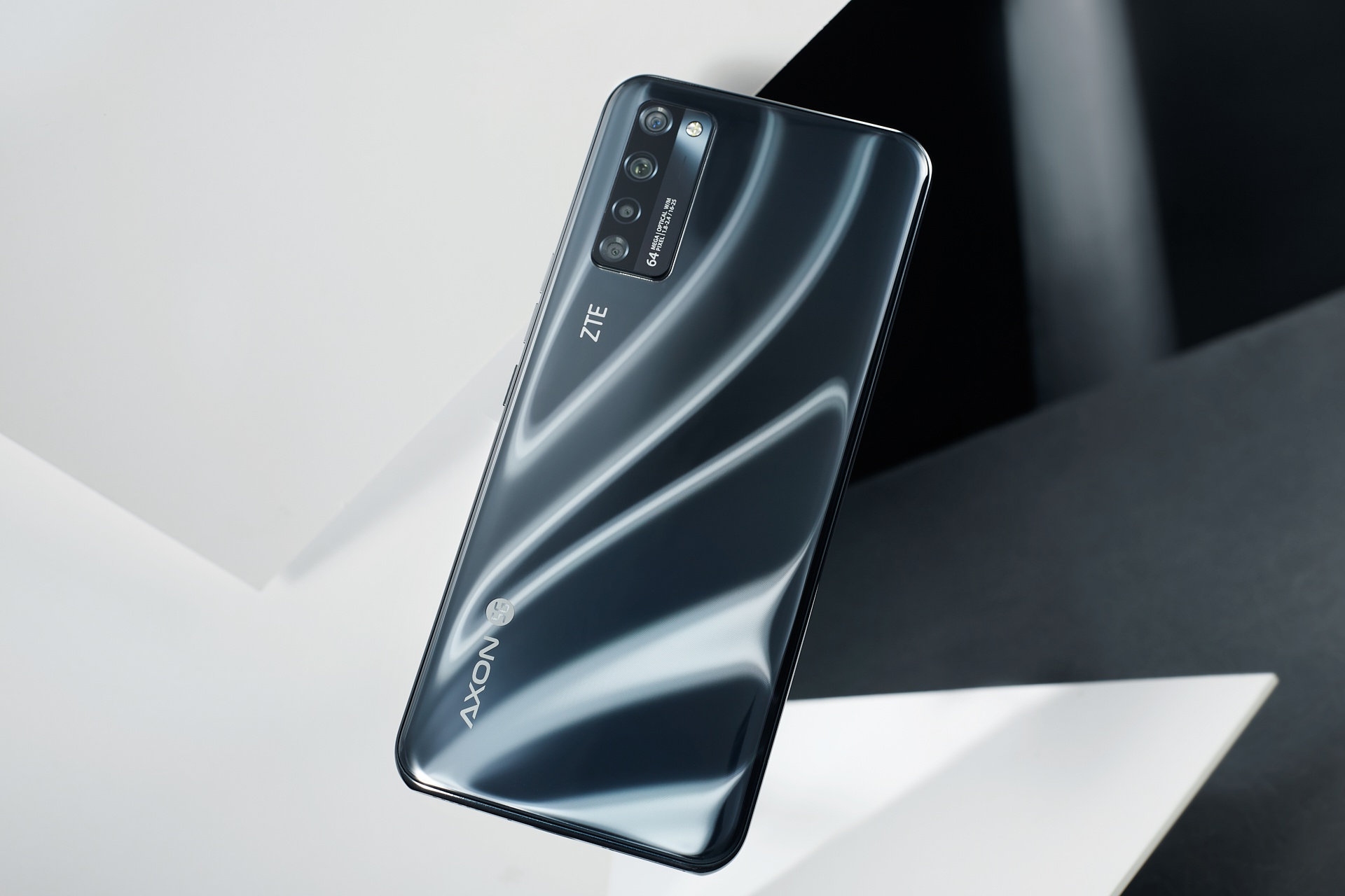 中兴天机axon 20 5g图赏:真正的视觉进化!