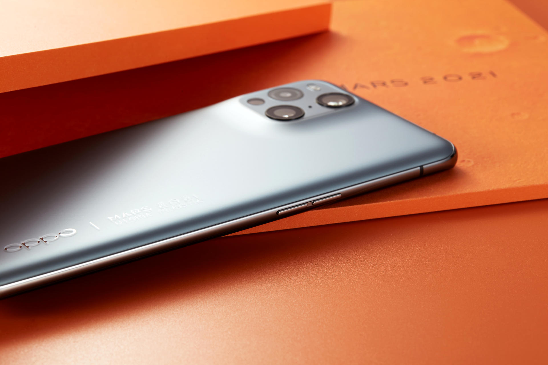 oppo find x3 pro火星探索版上手:从内到外的顶级气质!__财经头条