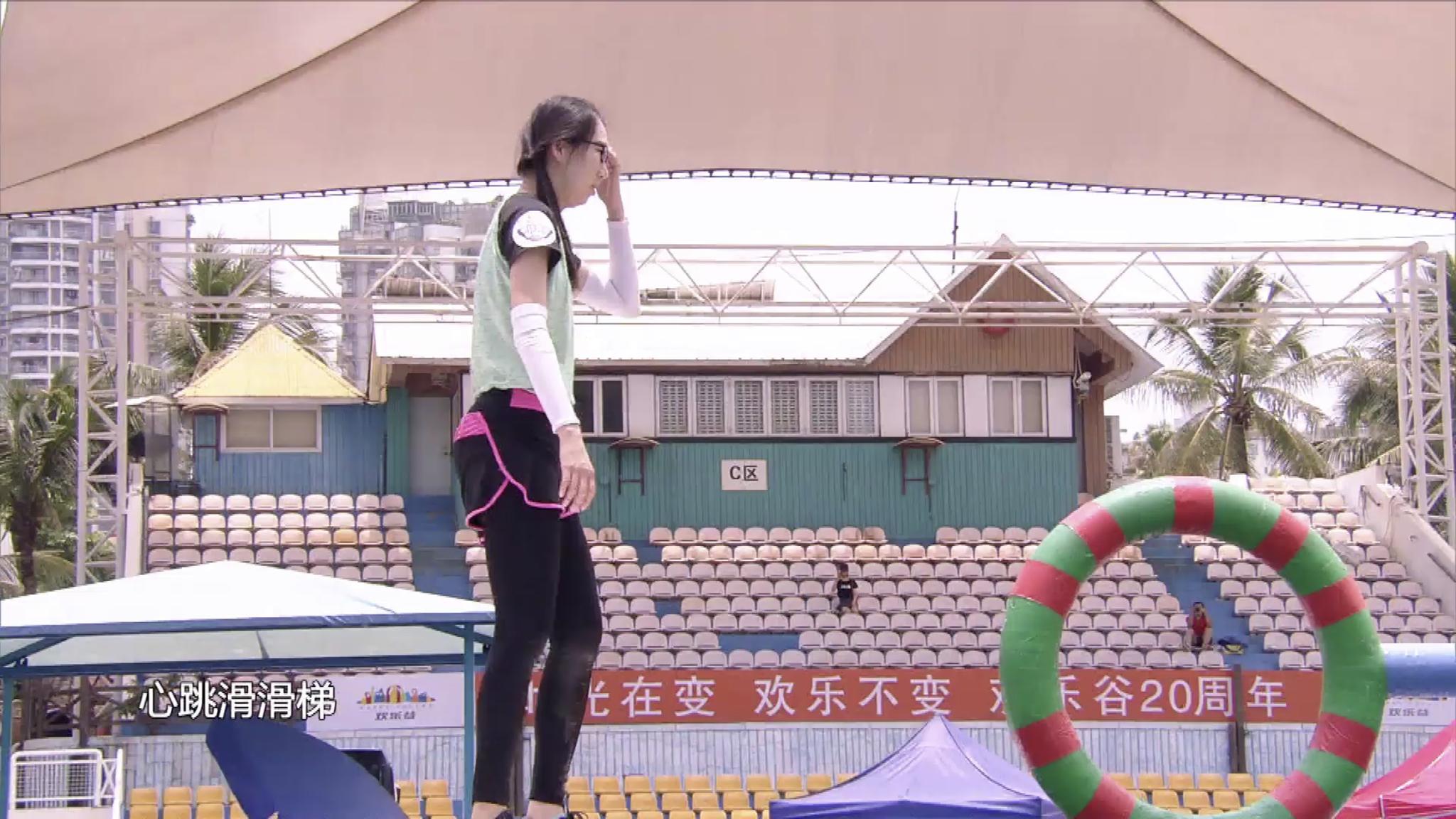 文静女生来闯关,每一次跨越都让人捏把汗!