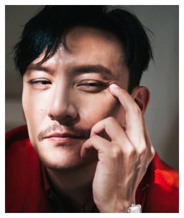 45岁张震近照罕曝光，身材健硕状态好，6万豪表十分抢眼|张震|近照|造型|手表|活跃性|名匠|认同度|酷男|科幻片|娱乐圈_新浪娱乐_新浪新闻