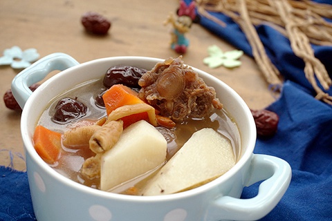 滋补山药当归党参牛尾汤