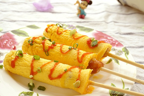 街边小食辣味肠鸡蛋棒