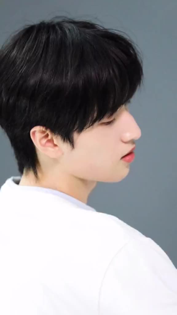 严浩翔的侧颜真是太绝啦!360度无死角的少年