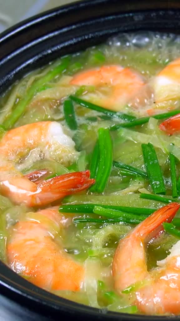 冬吃萝卜夏吃姜来一锅萝卜丝煮大虾太鲜了