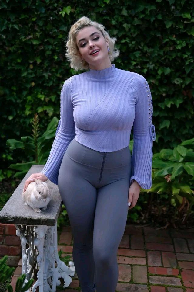 明星图集——斯蒂法尼娅·菲拉里奥!_高清图集_新浪网