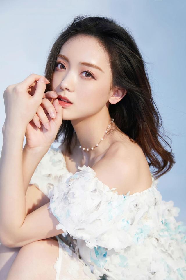 美女解说--灵儿!__财经头条