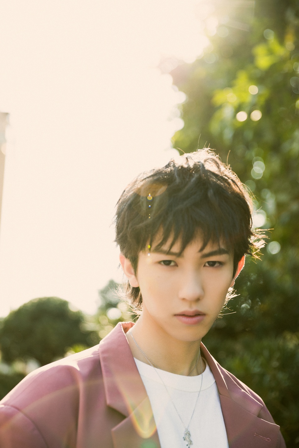 林墨发布会摔倒表情痛苦,经纪公司却否认其受伤!这是怎么回事?