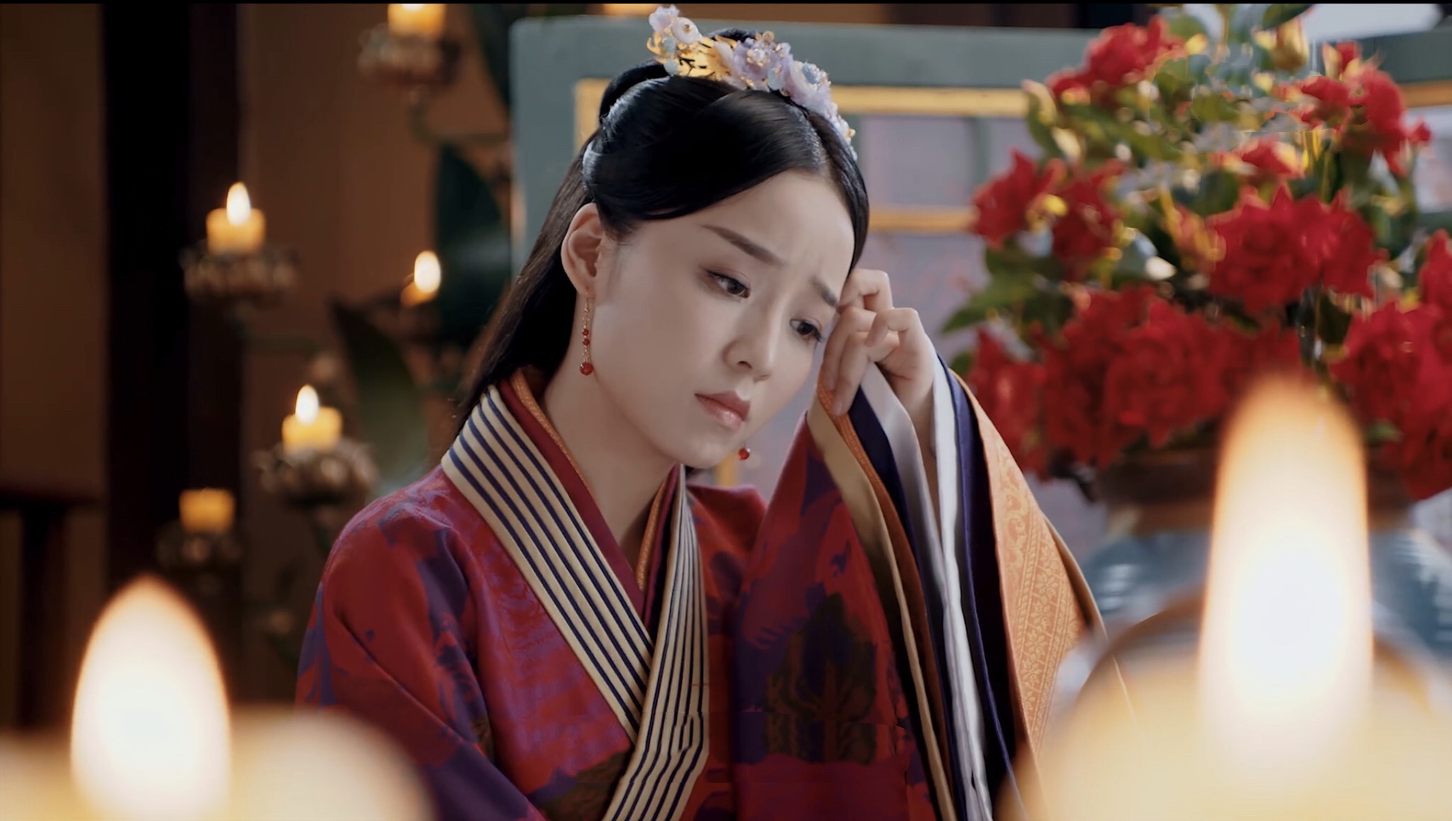 在接下来的剧情中两人背后有是什么秘密,事态