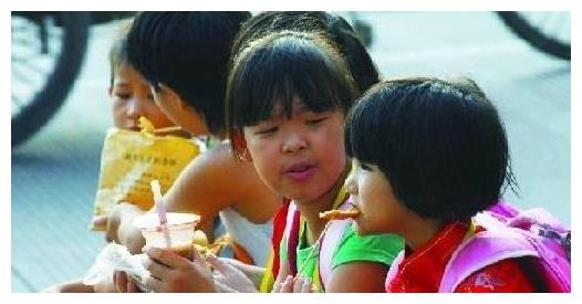 让孩子积食、不长个的3种早餐,家长不要再给孩子吃了!别大意休闲区蓝鸢梦想 - Www.slyday.coM 让孩子积食、不长个的3种早餐,家长不要再给孩子吃了!别大意休闲区蓝鸢梦想 - Www.slyday.coM