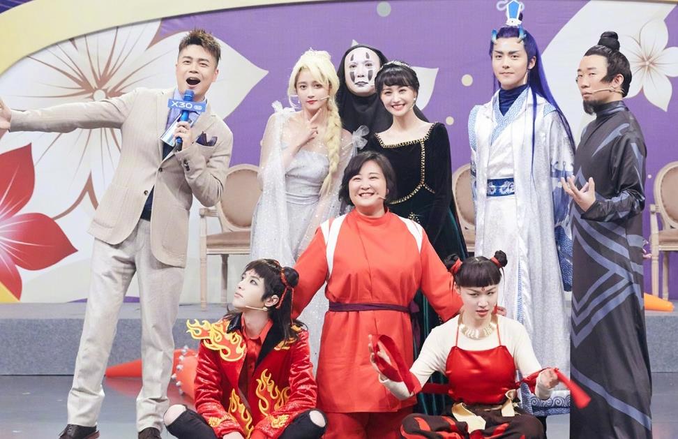 郑爽和关晓彤同台,都是公主裙造型,"腿精"难分伯仲!