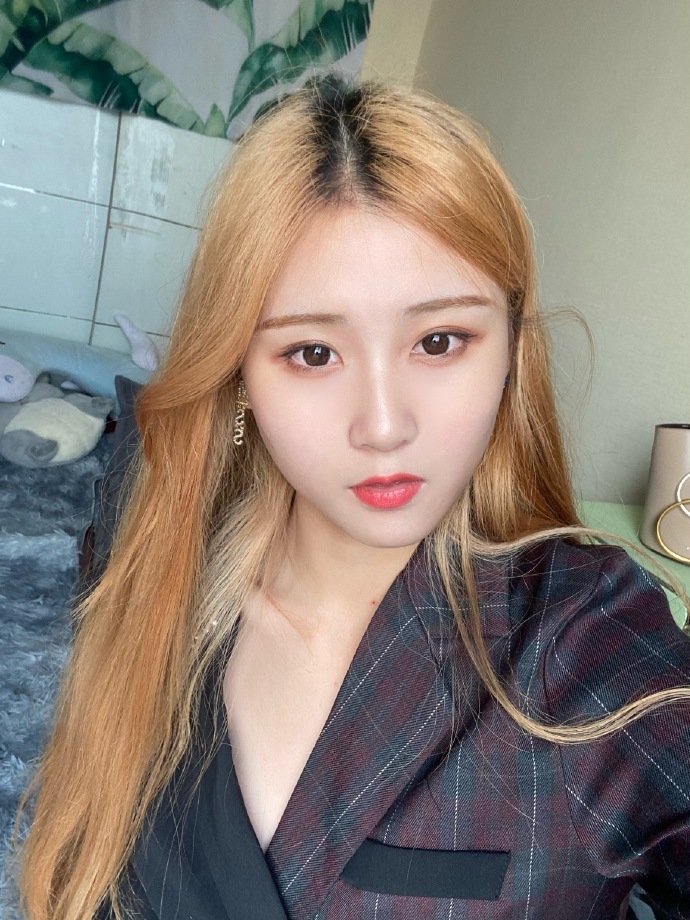 美女艺人gnz48-王偲越自拍美照欣赏好可爱