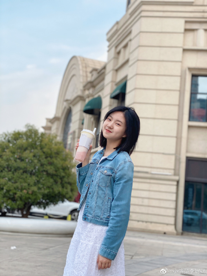 08年美女小演员李妮妮迷人美照欣赏好可爱啊