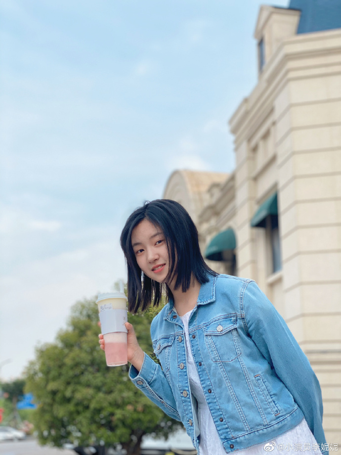 08年美女小演员李妮妮迷人美照欣赏好可爱啊