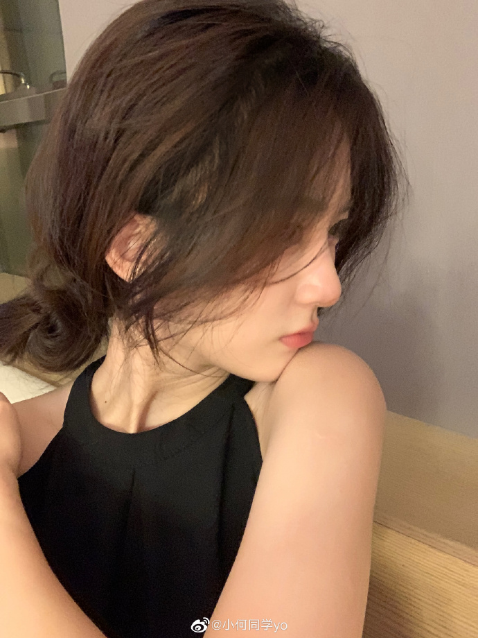 美女小何同学可爱美照欣赏