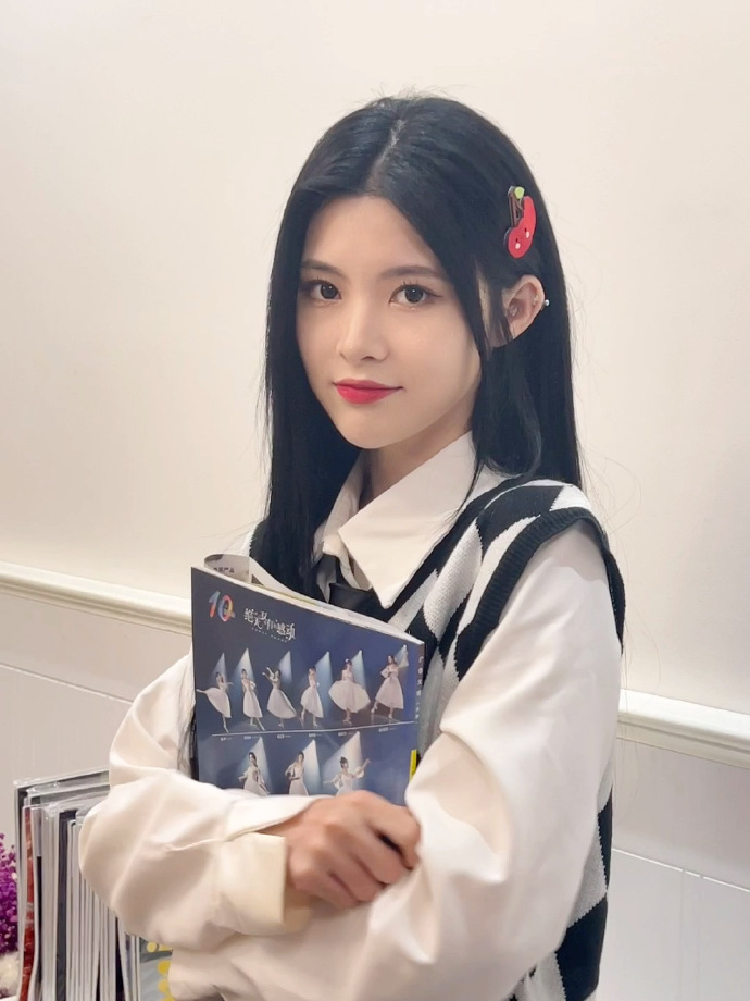 snh48田姝丽拍摄校园风写真好可爱