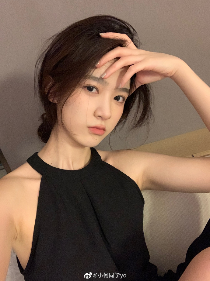 美女小何同学可爱美照欣赏