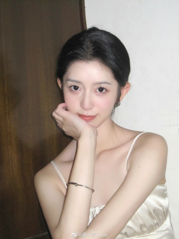 美女小姐姐潘小雪迷人美照欣赏,真的好可爱啊美女小