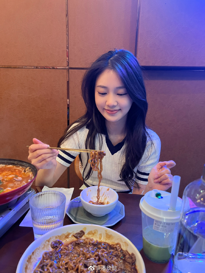 美女潘欣懿清纯美照欣赏,好可爱啊美女潘欣懿清纯美