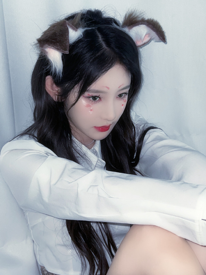 2/ 6snh48-周诗雨小姐姐万圣节美照欣赏1/ 6snh