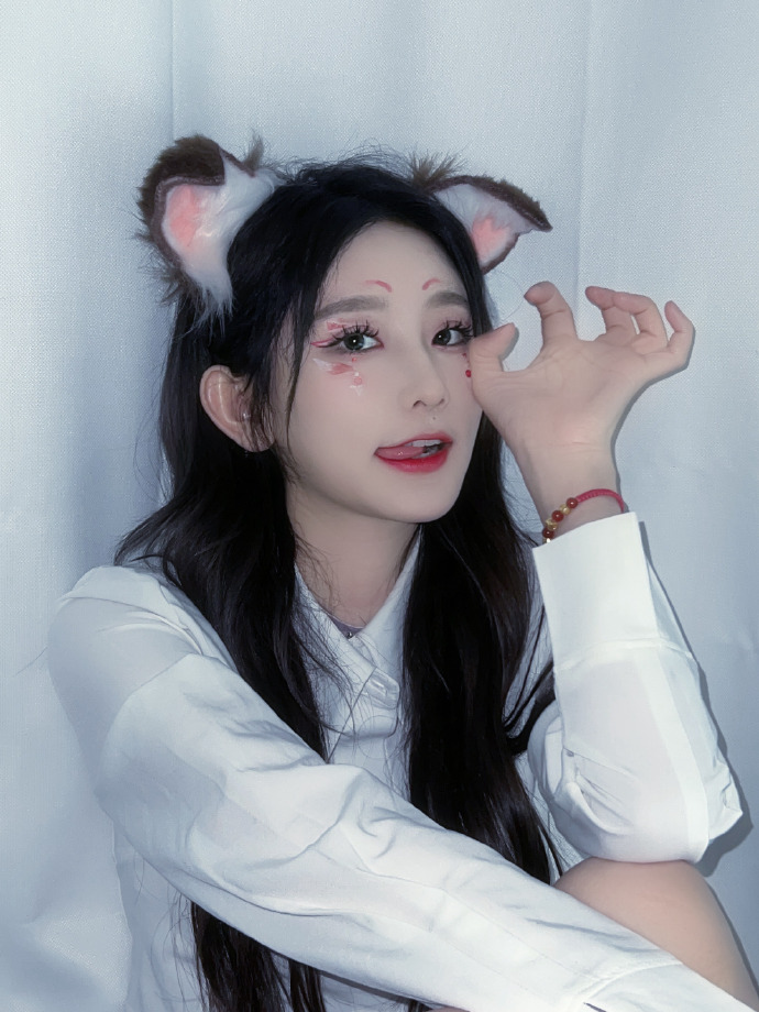 SNH48-周诗雨小姐姐万圣节美照欣赏__财经头条