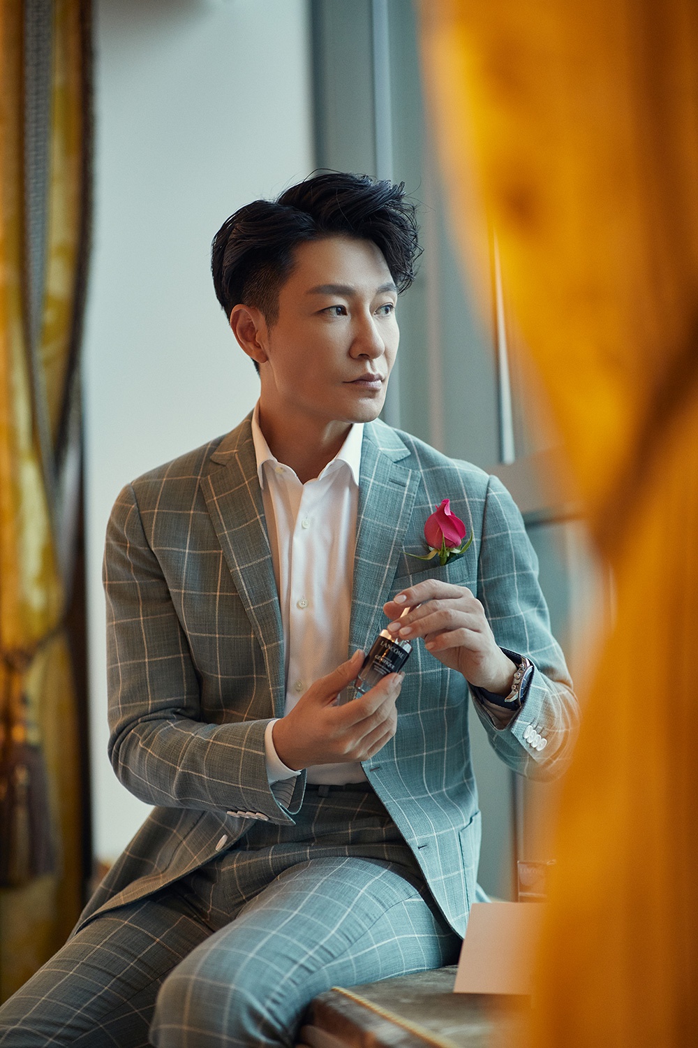 李宗翰格纹西装亮相直播 质感高级尽显绅士风范