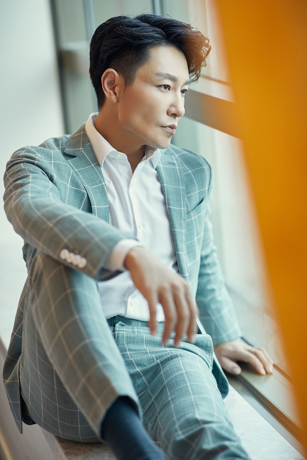 李宗翰格纹西装亮相直播 质感高级尽显绅士风范