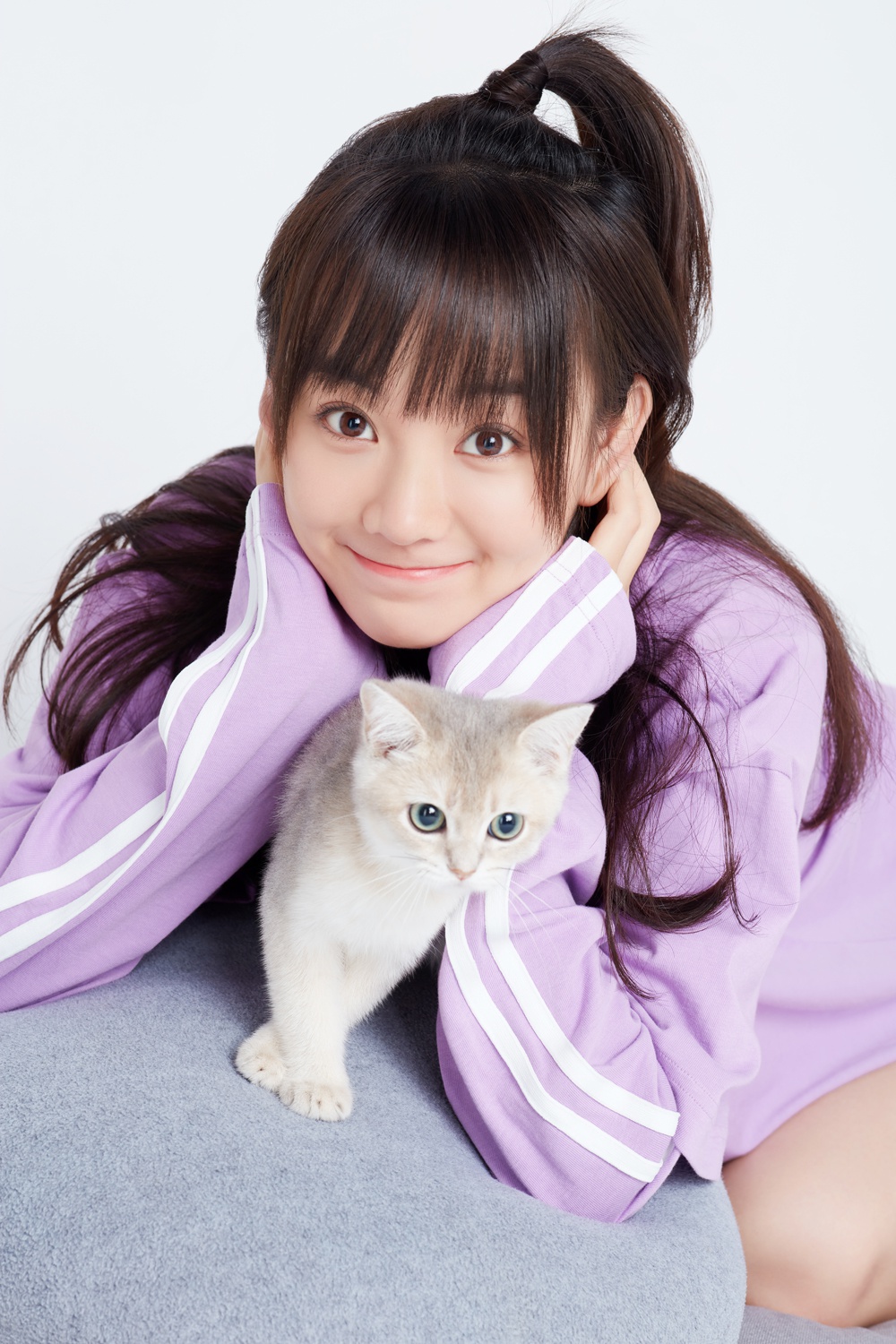 胡意旋猫系女友治愈写真释出 灵动可爱元气满满