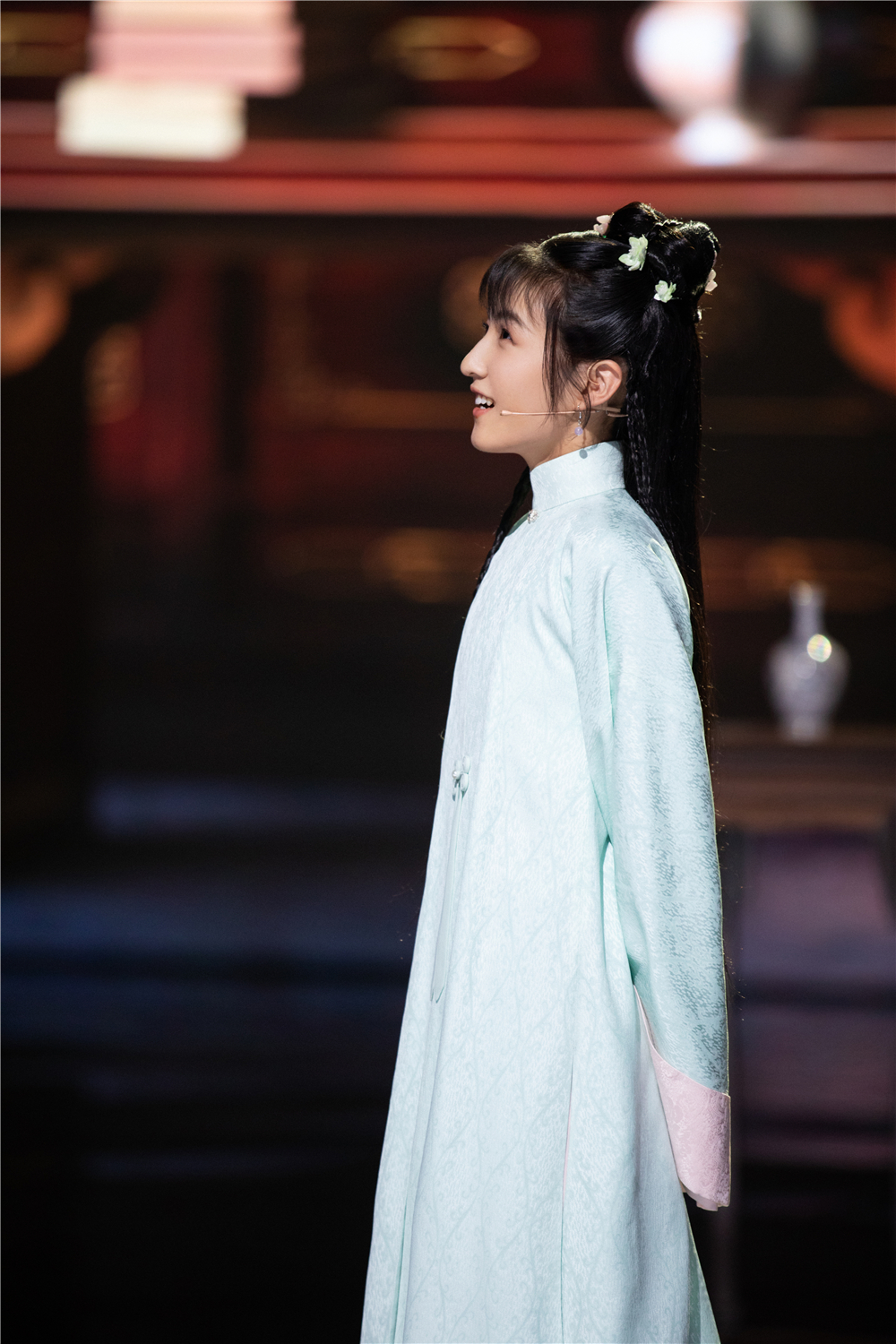 张子枫古装清秀亮相国家宝藏化身清代科学家王贞仪