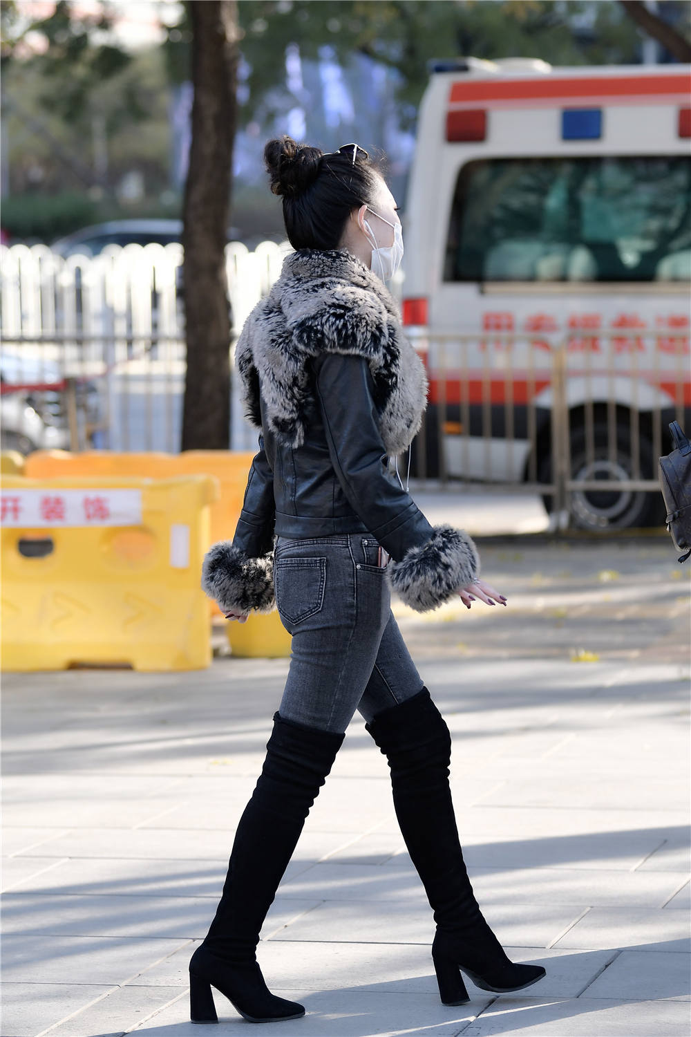 粗跟款式,精致时尚的搭配|款式|牛仔裤|紧身_新浪新闻