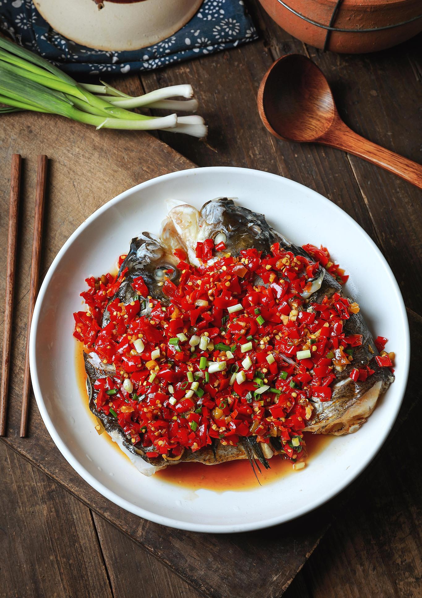 家庭版剁椒鱼头鲜辣开胃三碗米饭不够吃